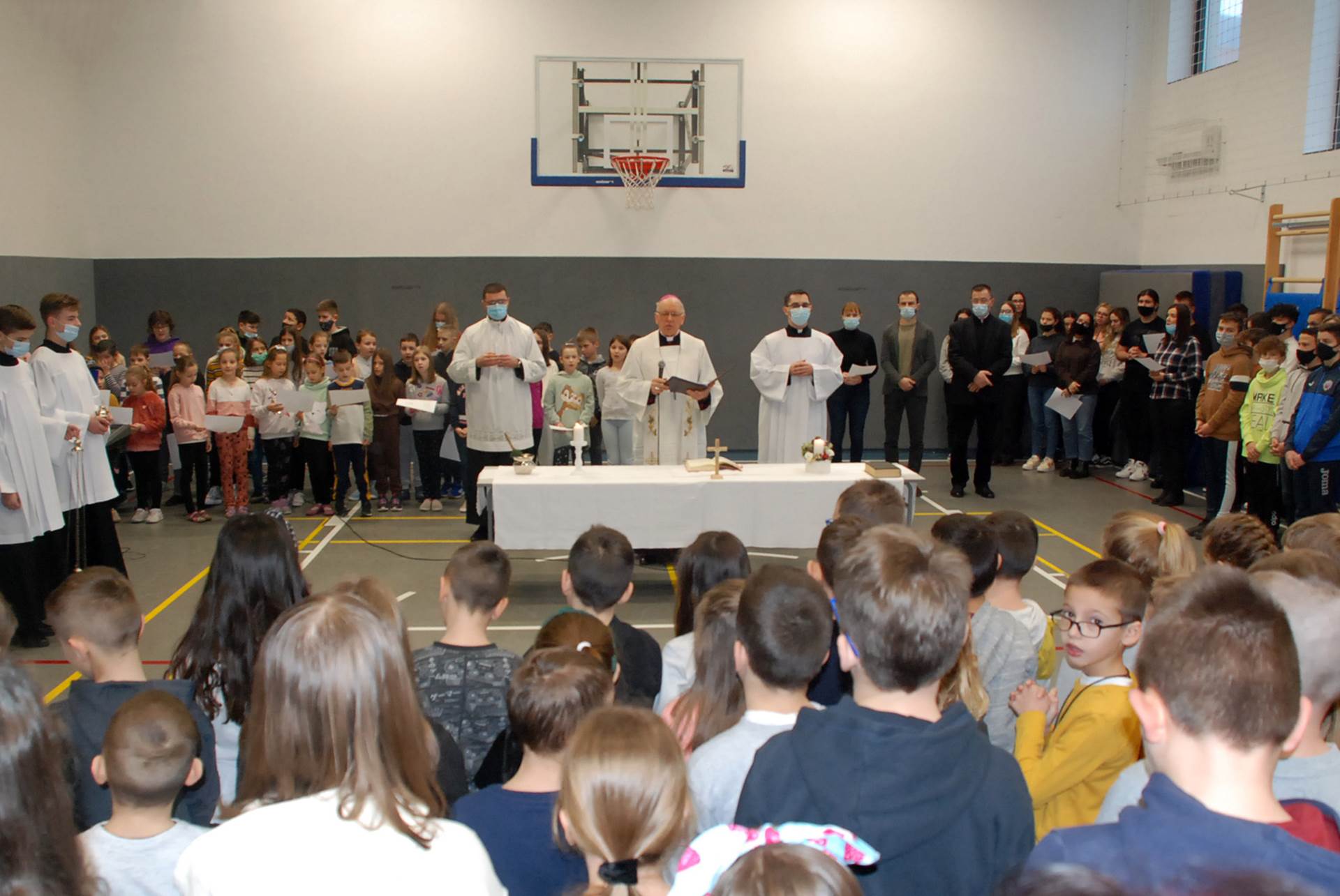 Požega.eu | U požeškim katoličkim školama blagoslovom započelo drugo polugodište