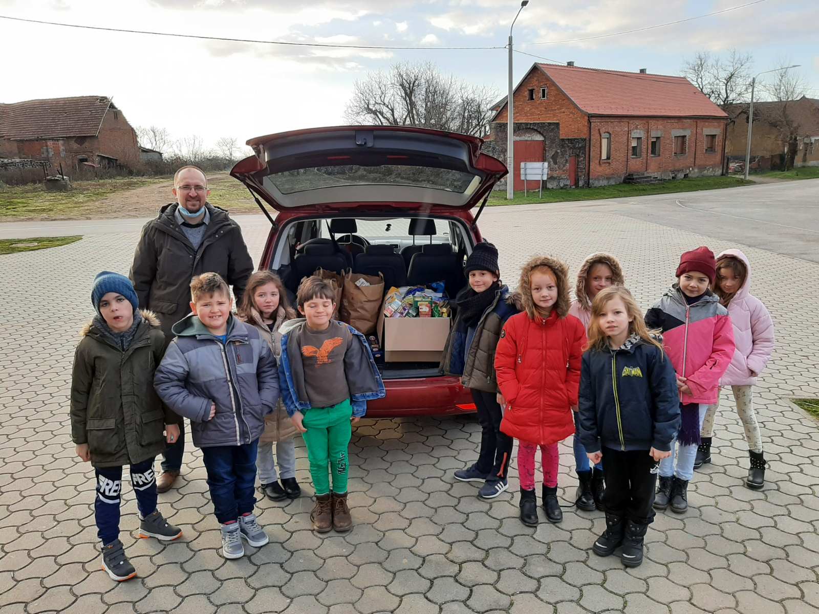 Požega.eu | Učenici kutjevačke škole uspješno proveli humanitarnu akciju “Adventski kalenDAR”