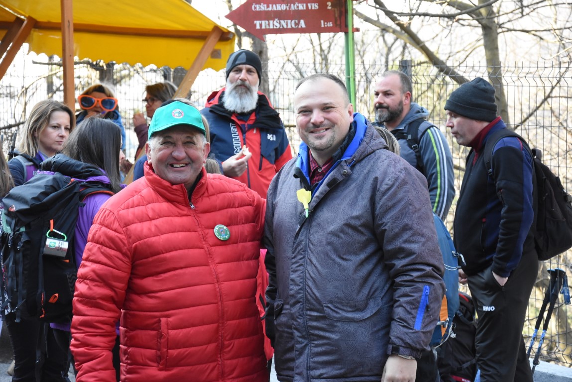 Požega.eu | PAPČUČKI JAGLACI: Više od dvije tisuće planinara i ljubitelja prirode pohodilo Papuk /FOTGALERIJA/