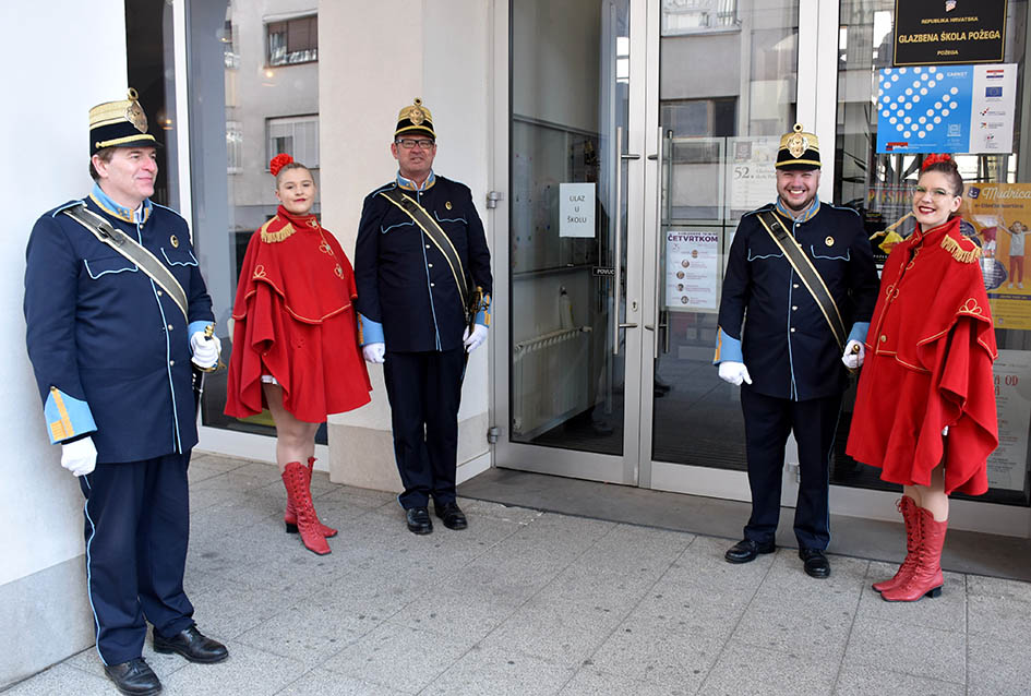 Požega.eu | Nagradu za životno djelo primio požeški biskup msgr. dr. Antun Škvorčević, kolektivnu nagradu Gradska knjižnica, a povelju humanosti Udruga 63. bojne  