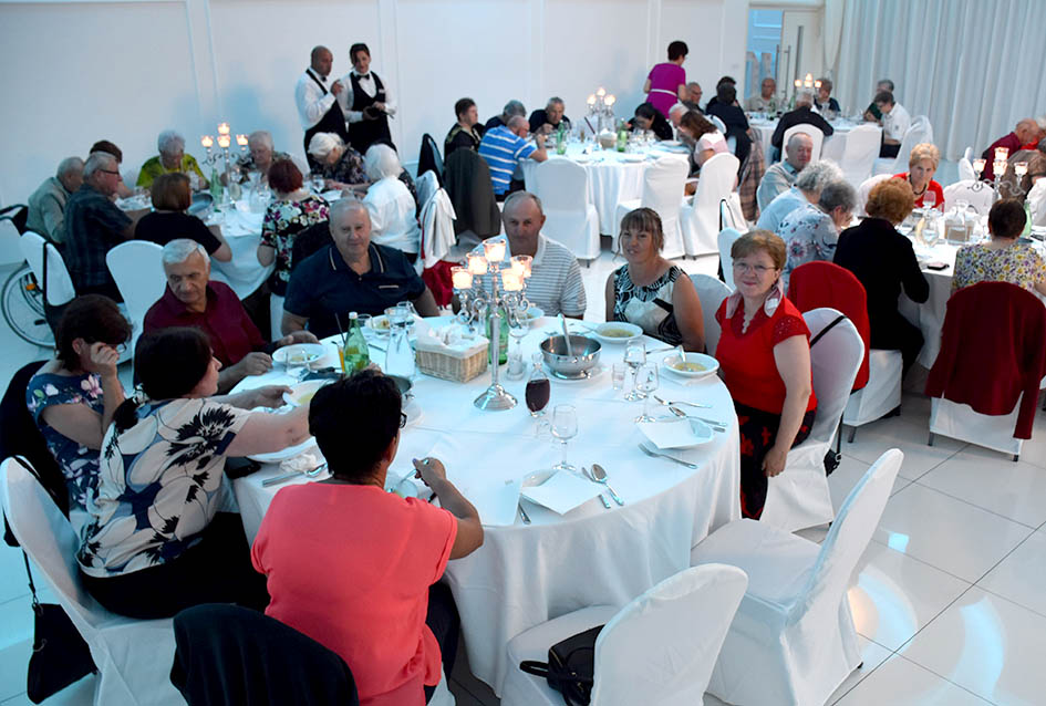 Požega.eu | Požeški umirovljenici se družili sa osječkim i gradiškim vršnjacima /FOTO/