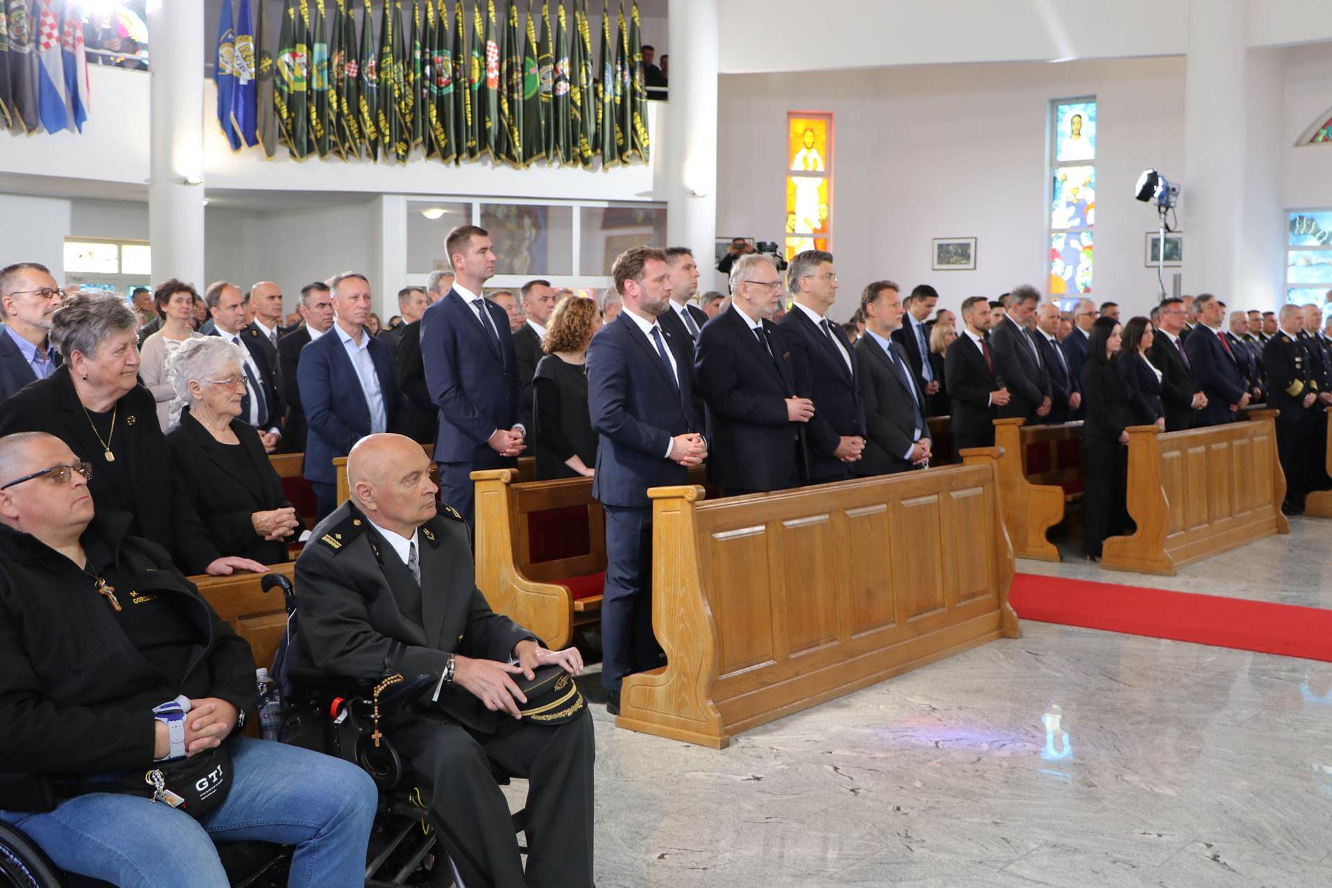 Požega.eu | Biskup Škvorčević predvodio u Okučanima euharistijski slavlje prigodom 27. obljetnice vojno-redarstvene akcije „Bljesak