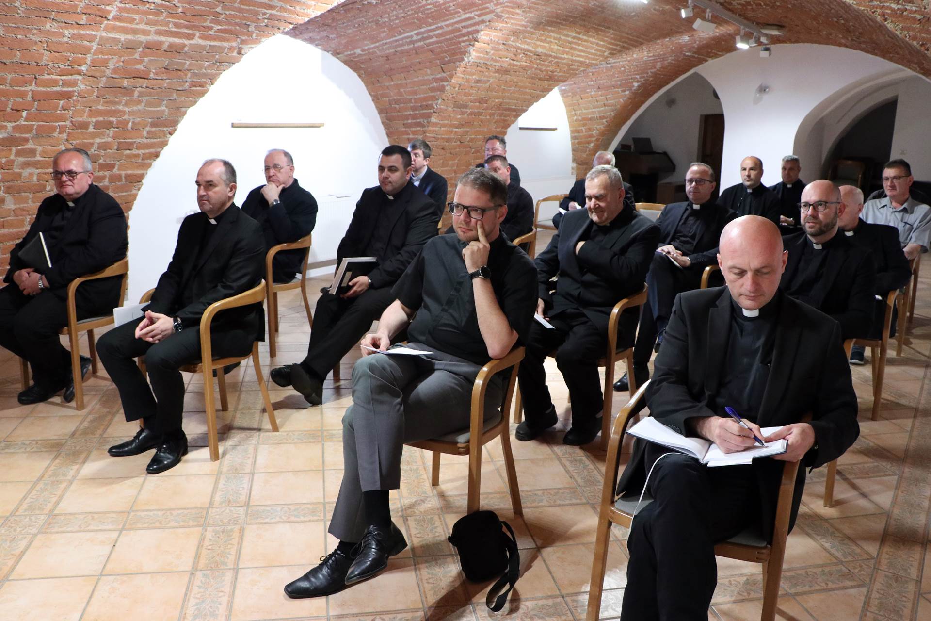 Požega.eu | Ususret 25. obljetnici Požeške biskupije sjednica Prezbiterskog vijeća Požeške biskupije