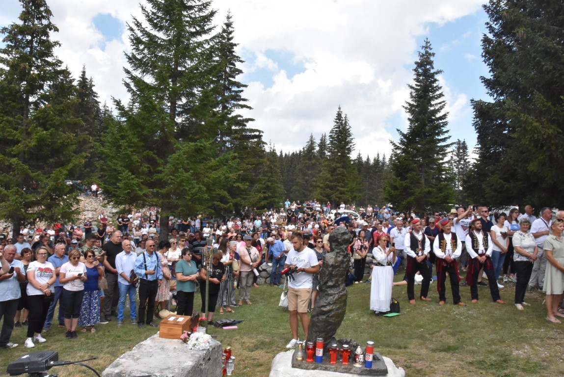 Požega.eu | Brojni Ramci iz Požeštine među tisućama vjernika u kršnom zavičaju na Kedžari proslavili Divin dan /FOTOGALERIJA/