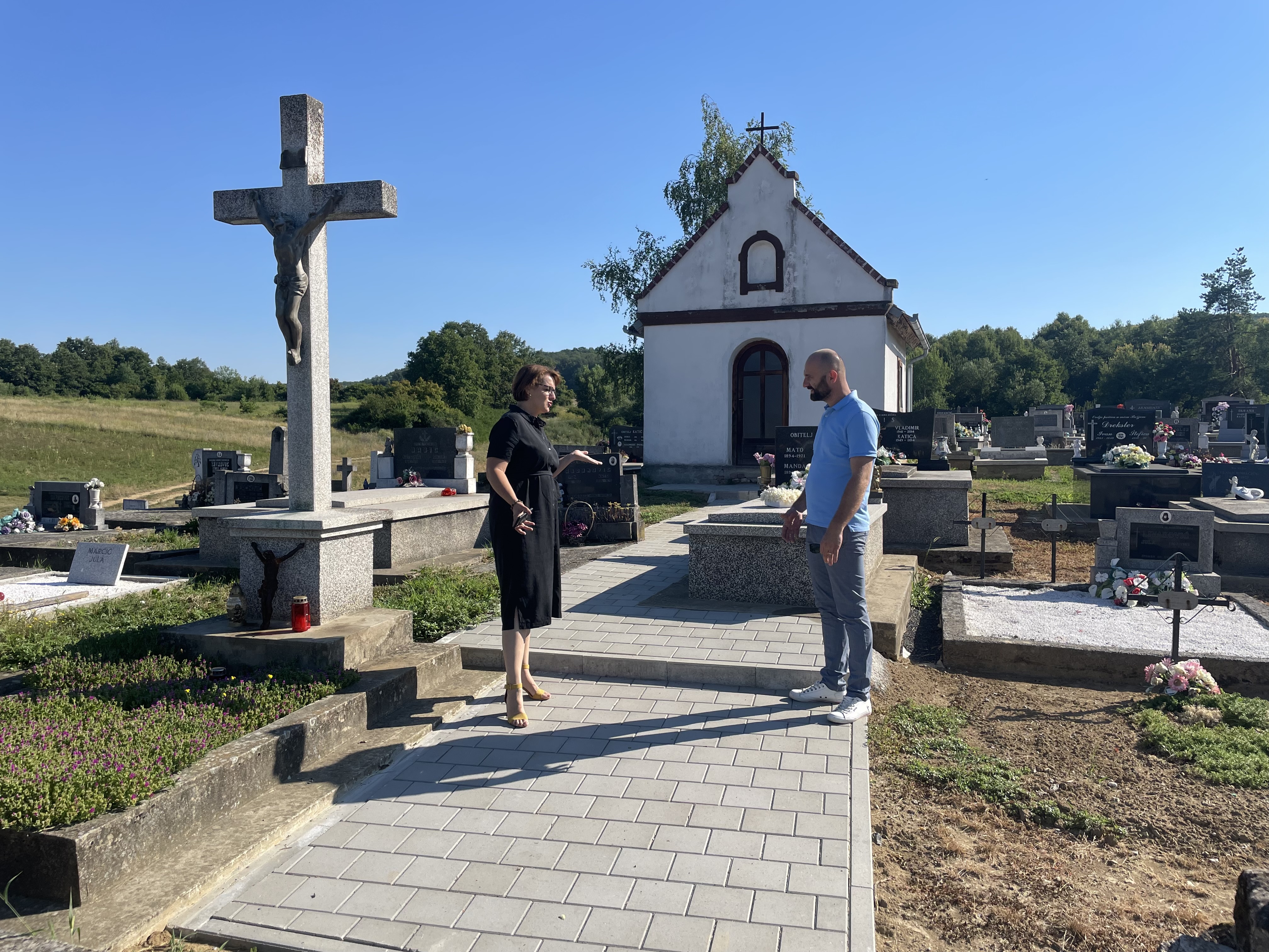 Požega.eu | Dovršeni radovi na mjesnom groblju u Frkljevcima i Kadanovcima: “Užurbano radimo i pripremamo nove projekte”