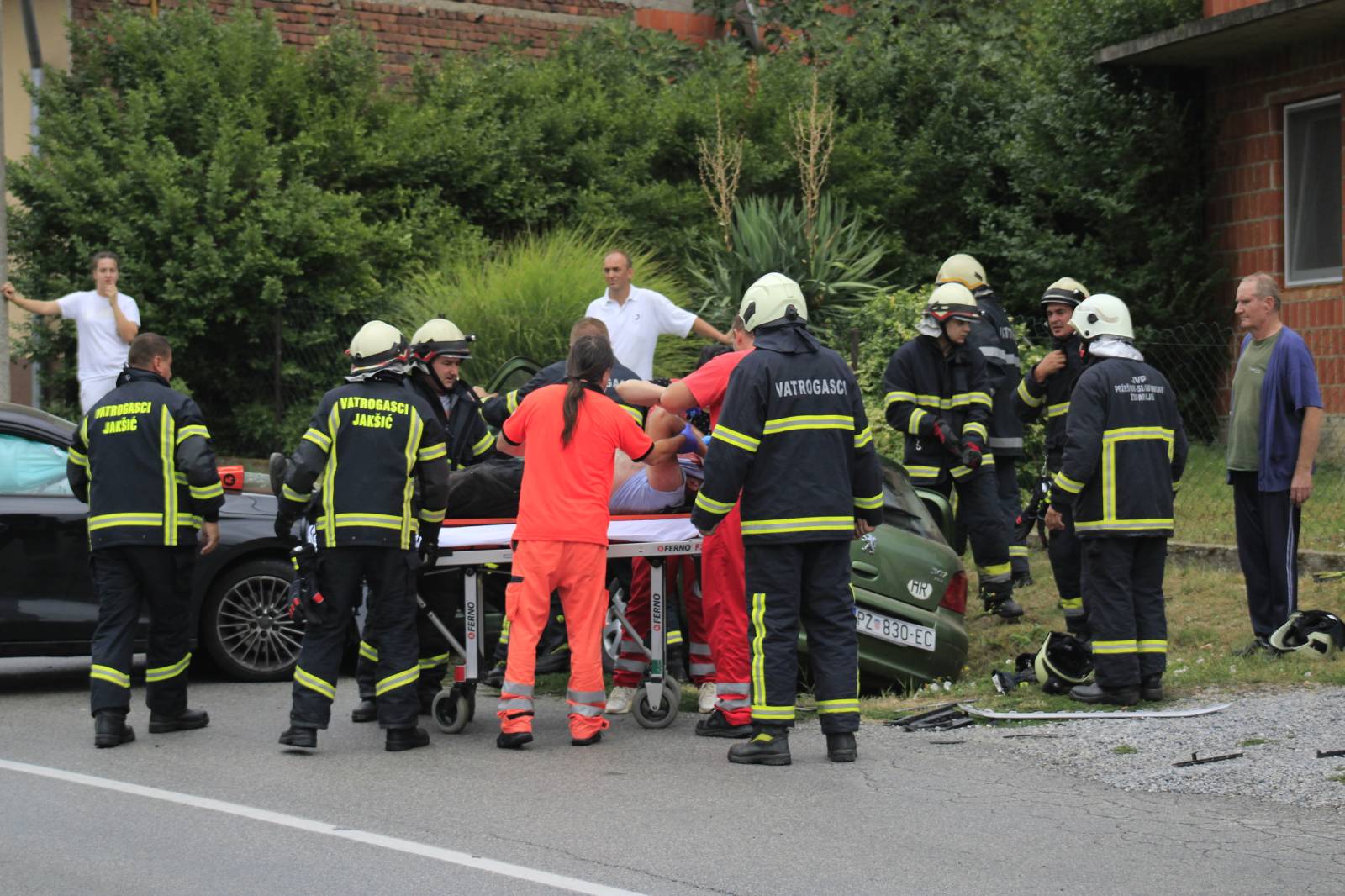 Požega.eu | Vozači i suvozači lakše ozlijeđeni u današnjoj prometnoj nesreći u Jakšiću /FOTO/