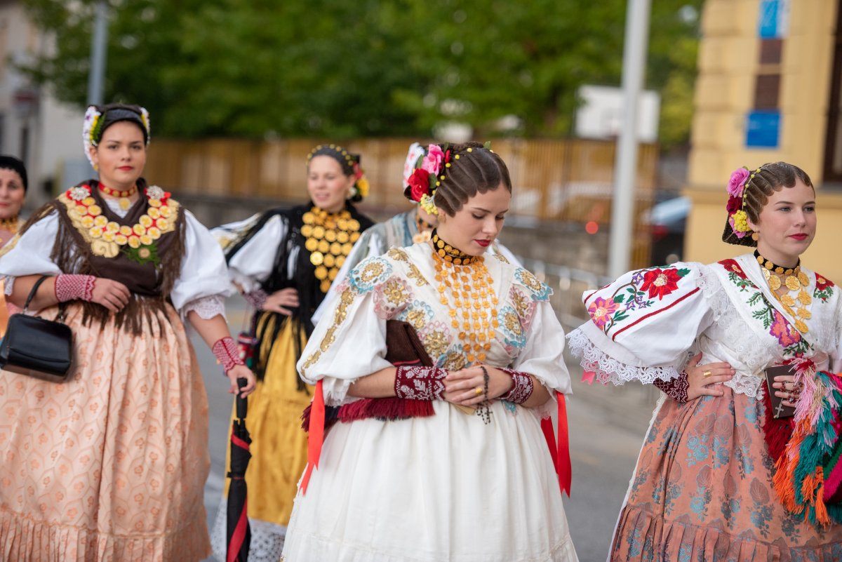 Požega.eu | Poziv za prijavu folklornih skupina i izbor najgizdavije Šokice