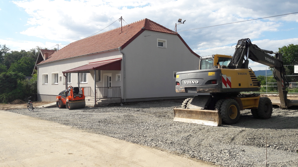 Požega.eu | Završeni radovi na asfaltiranju parkirališta pored Društvenog doma u Bjeliševcu /FOTO/