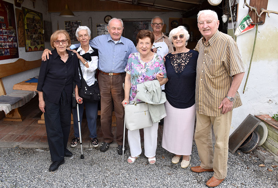 Požega.eu | Šest maturanata sastalo se nakon 64 godine: Na susret stigla tadašnja maturantica iz Kanade /FOTO/