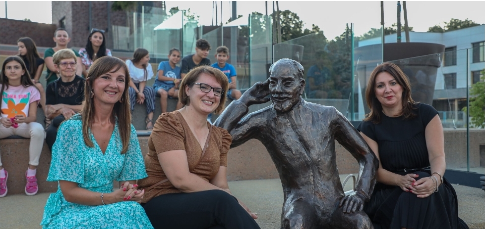 Požega.eu | Postavljena skulptura Friedricha Salomona Kraussa: “Skulptura mora imati ljudsku dimenziju i mora zračiti emocijom”