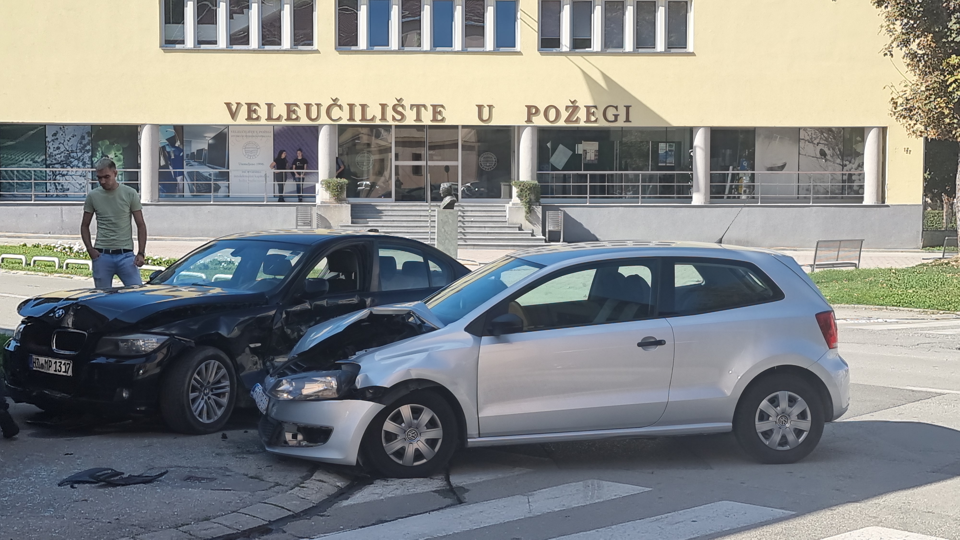 Požega.eu | Sudar kod Veleučilišta: Čulo se kočenje i snažan udarac