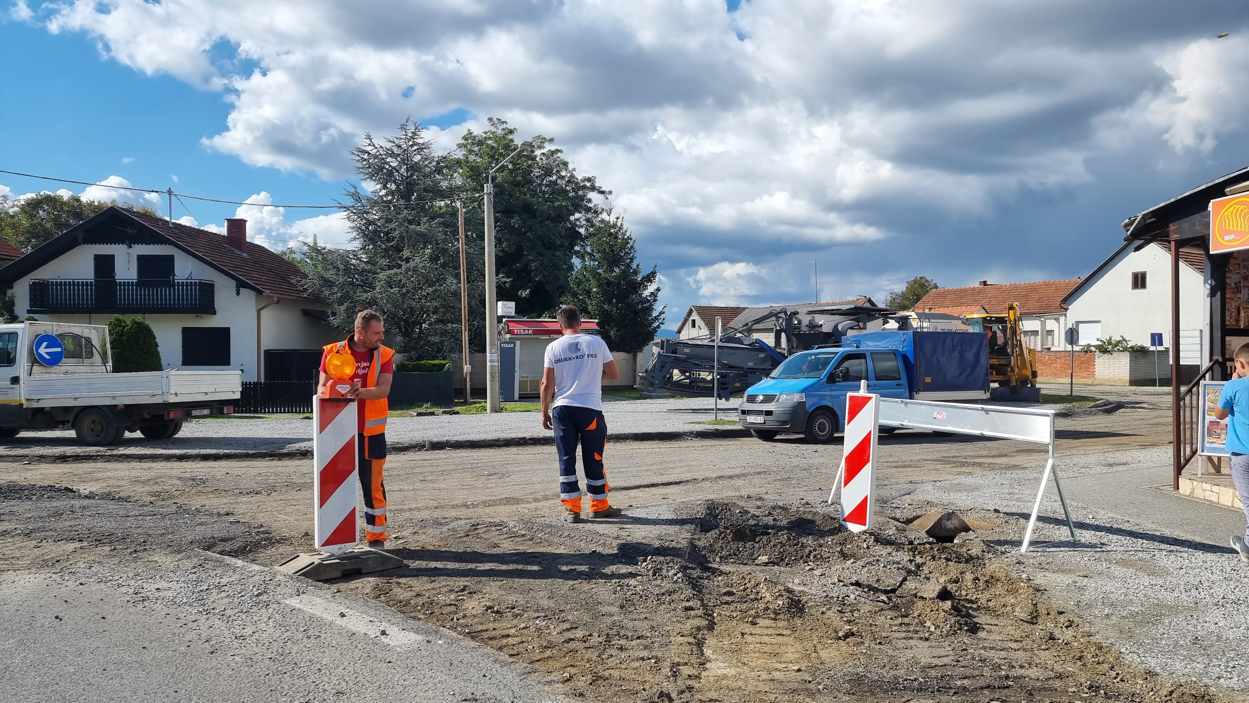 Požega.eu | Krenuli radovi na izgradnji kružnog toka u Jakšiću /FOTO/
