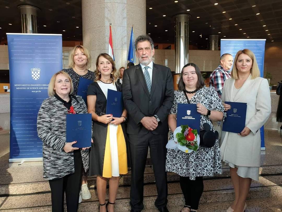 Požega.eu | Šesnaest prosvjetnih radnika s područja Požeštine dobilo priznanja i nagrade