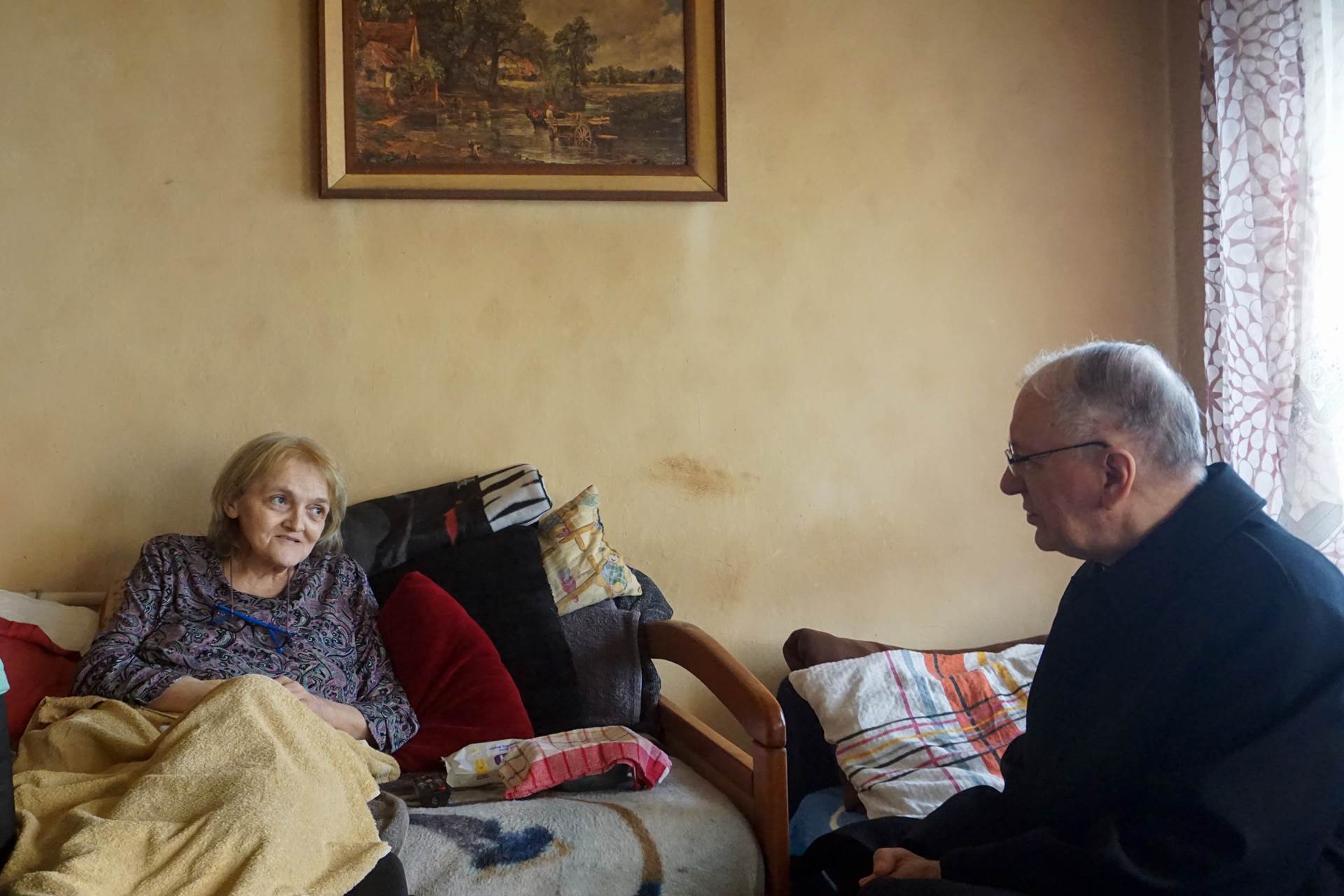 Požega.eu | Biskup Antun Škvorčević posjetio siromašne
