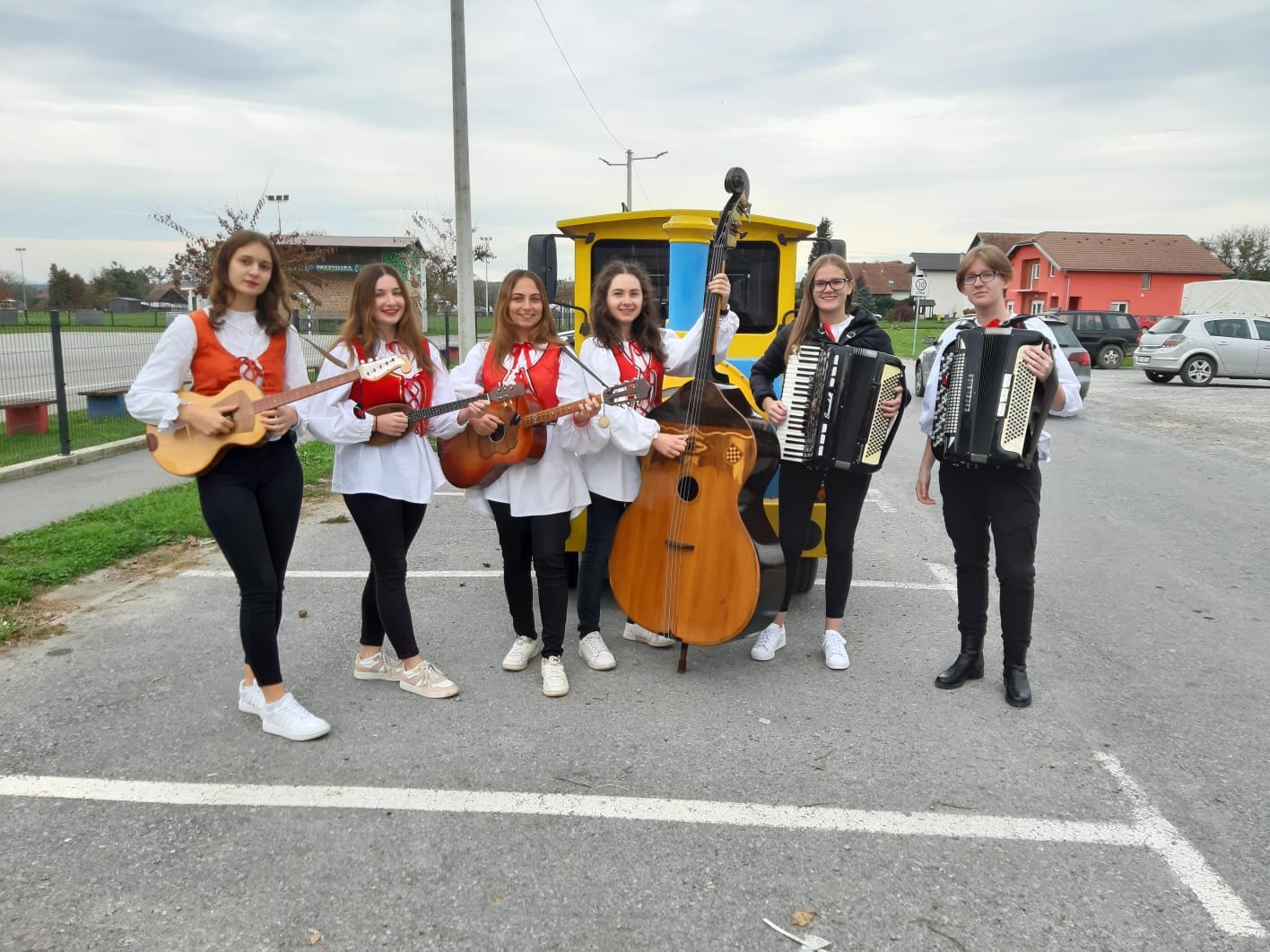 Požega.eu | Mlade tamburašice Nemir iz bjelovarskog kraja pobjednice tamošnjeg festivala najavile dolazak na Zlatni glas Zlatne doline