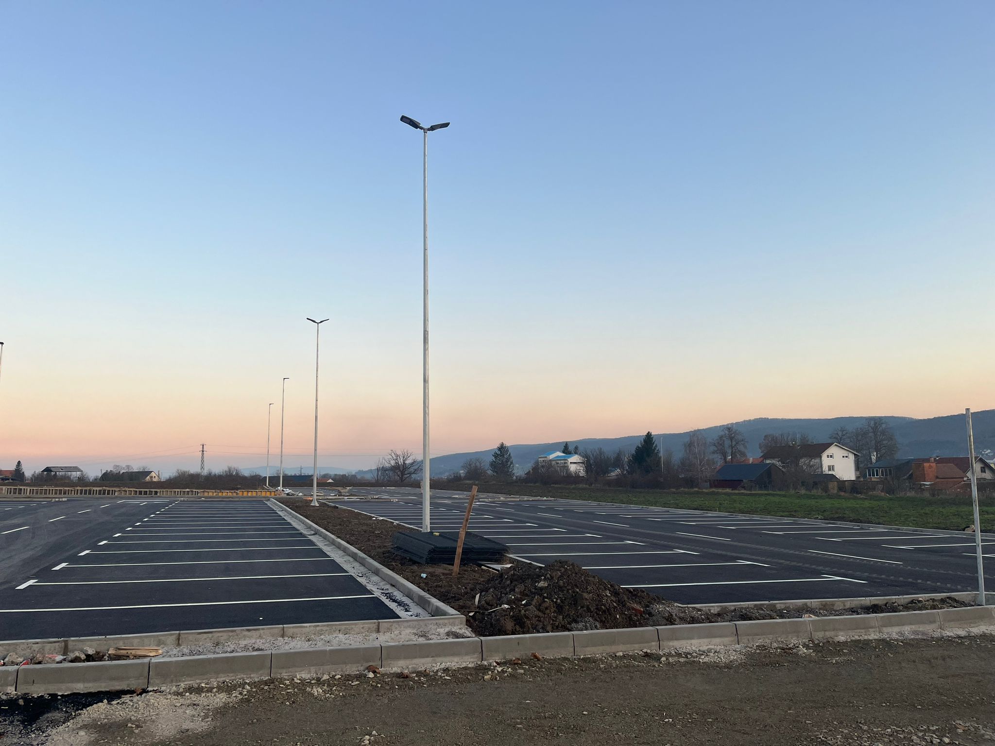 Požega.eu | Izgrađena su 173 nova parkirališna mjesta u krugu požeške bolnice: Investicija vrijedna 2,7 milijuna kuna!