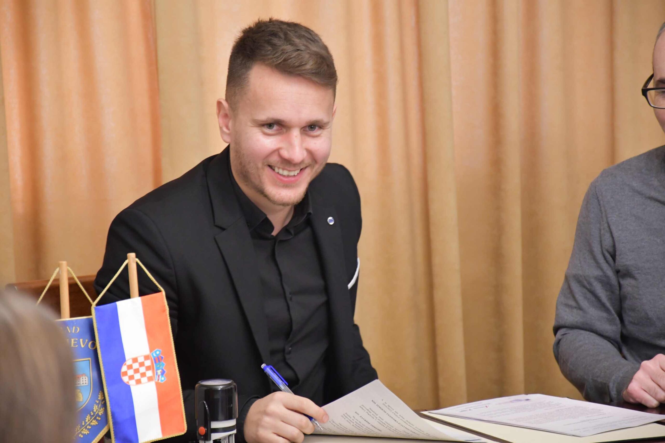 Požega.eu | Kapitalna investicija u gradu Kutjevu: Svečano potpisan ugovor za izradu projektne dokumentacije za Kuću graševine