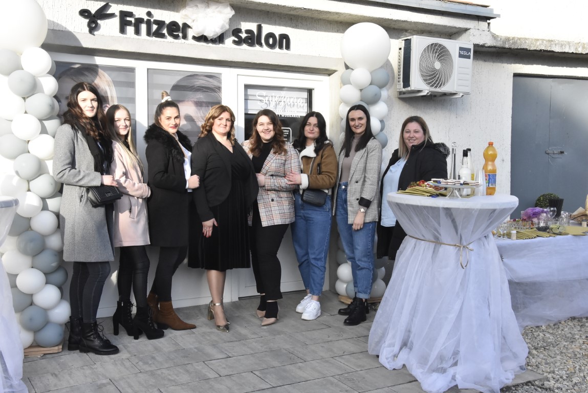Požega.eu | NOVO!!! Otvoren frizerski salon Snježana u Jakšiću: „Nastavit ću raditi posao kojeg volim i odgajati svojih četvero djece“ /FOTO/