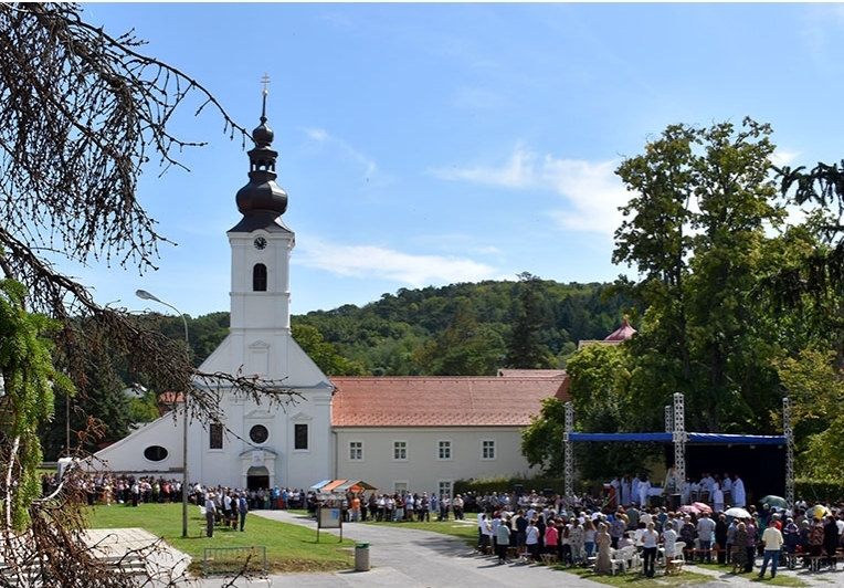 Požega.eu | Crkva u Kutjevu i požeški Franjevački samostan dobivaju sredstva za očuvanje oltara i knjižne građe