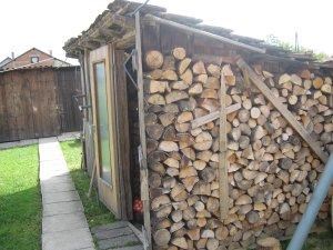 Požega.eu | Drski lopov ukrao drva iz školske drvarnice: Kako da se djeca sad griju u učionici?
