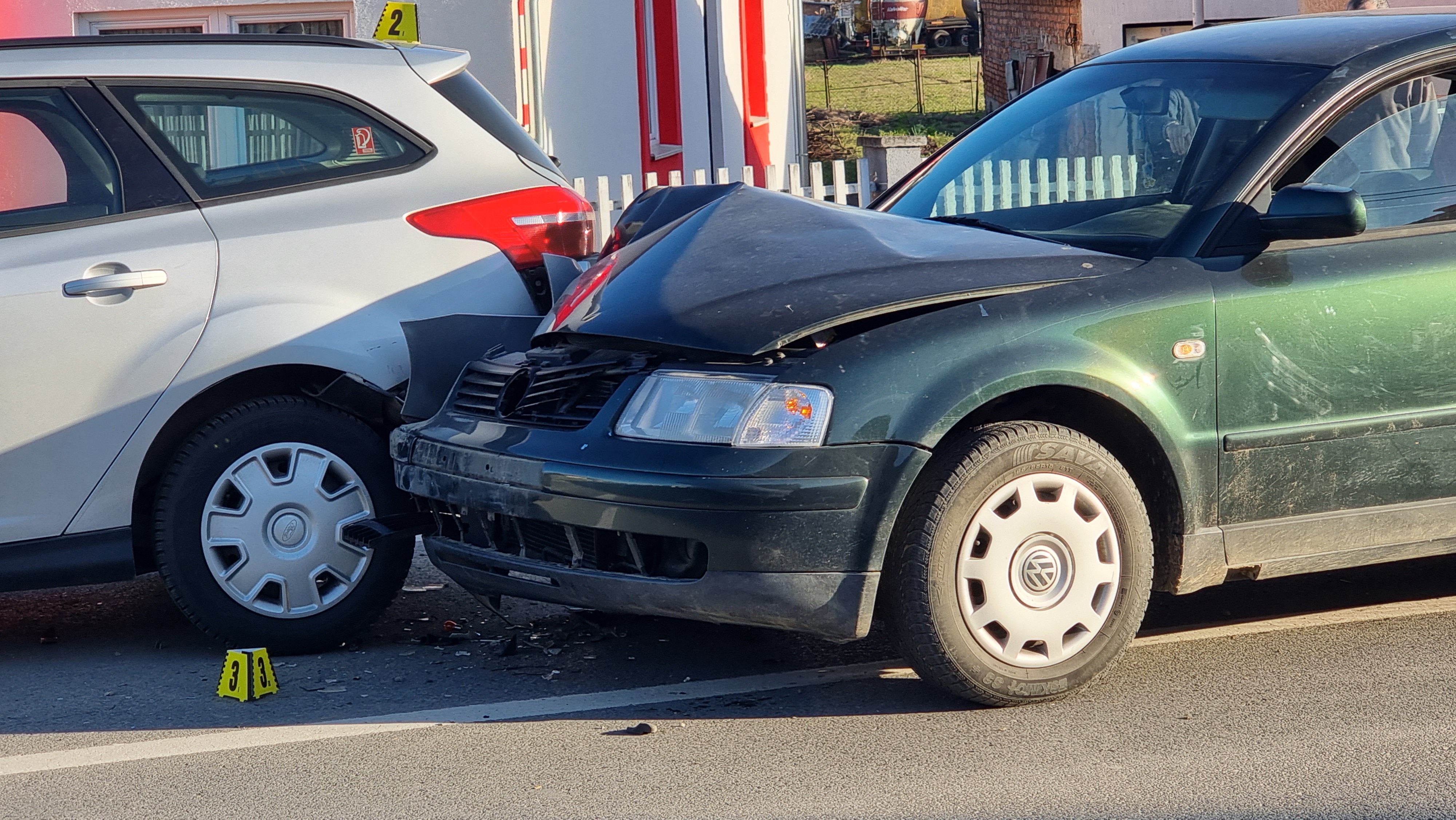 Požega.eu | Prometna nesreća u Eminovcima: Dvije osobe prevezene u bolnicu /FOTO/