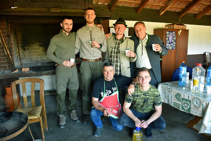 Požega.eu | Lovci Biškupaca za jubilej primili primili Zlatnu plaketu i Veliki grb Hrvatskog lovačkog saveza, a odlikovano 12 njihovih članova [FOTOGALERIJA]