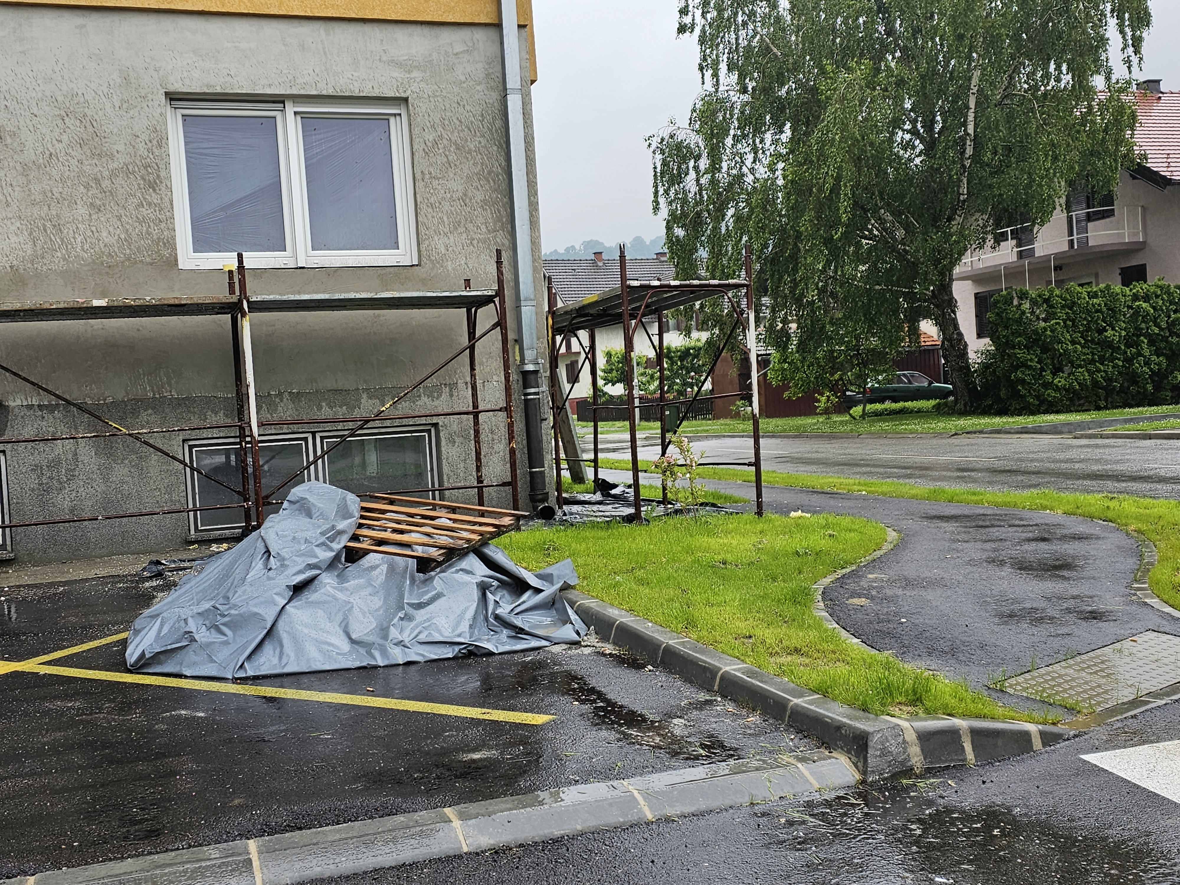 Požega.eu | Građevinari ostavljaju krš na gradilištu i remete nam mir u stanovima