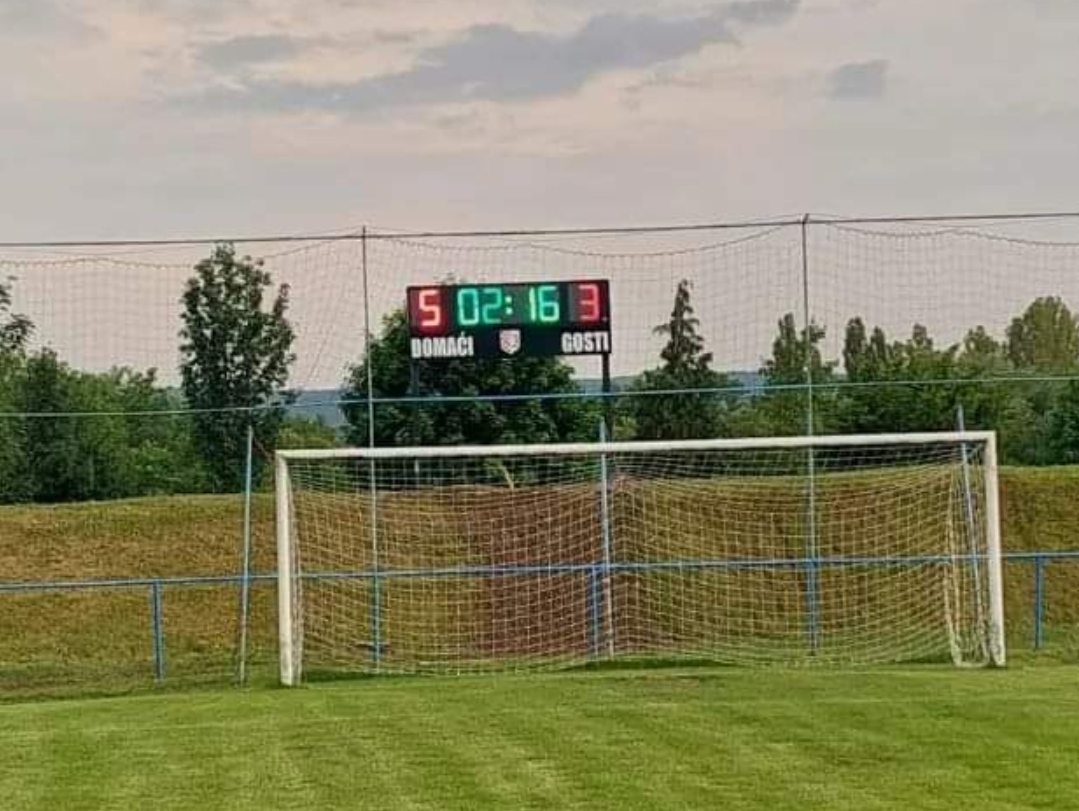 Požega.eu | Nogometni stadion u Jakšiću od danas krasi novi semafor!