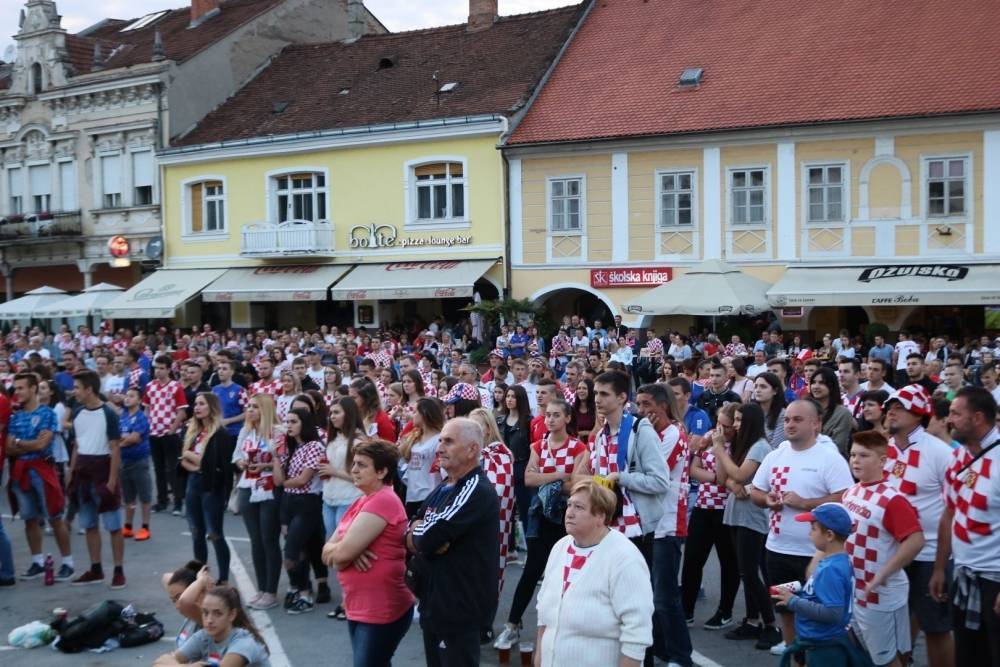 Požega.eu | Grad Požega u nedjelju organizira gledanje utakmice na središnjem Trgu sv. Trojstva