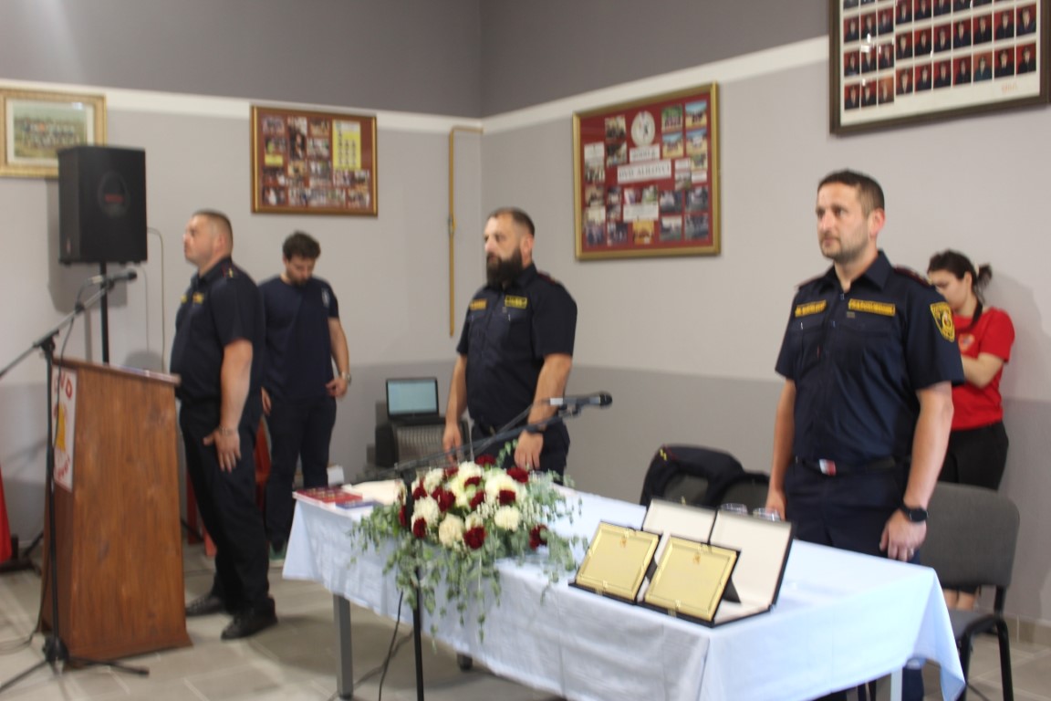 Požega.eu | Ivica Kuburdžić, te Zlatko i Boro Ciganović dobili zlatne plakete uz jubilej alilovačkih vatrogasaca