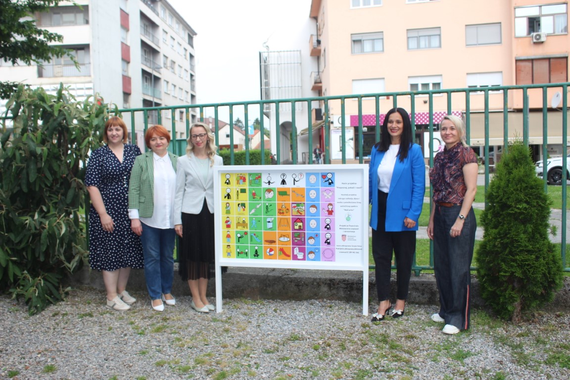 Požega.eu | Šest osnovnih škola i jedan vrtić dobili komunikacijske ploče koja polaznicima olakšavaju komunikaciju s drugim osobama